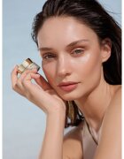 Ahava Osmoter™ Skin-Responsive bőrélénkítő szemkrém duzzanatok és sötét karikák ellen 15 ml