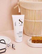 Alfaparf Milano Semi di Lino Diamond Illuminating élénkítő kondicionáló a fényes hajért és a könnyű fésülésért 200 ml