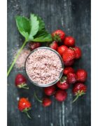 Almara Soap Body Scrub cukros test peeling narancsbőrre illattal Strawberry Cream 180 g