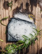 Almara Soap Natural Black As My Soul természetes szilárd szappan zsíros és problémás bőrre 90 g