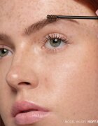 Anastasia Beverly Hills Volumizing Tinted Brow Gel hosszantartó szemöldök gél árnyalat Soft Brown 2.1 ml