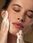 Antipodes Gospel Vitamin C Skin-Glow Gel Cleanser Fényesítő tisztító gél C vitamin 200 ml