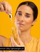 Apivita Beessential Oils Strengthening & Hydrating Day Oil tisztító nappali olaj a bőr intenzív hidratálásához 15 ml