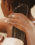 Aveda Be Curly Advanced™ Coil Definer Gel styling gél göndör hajra 250 ml