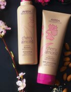 Aveda Cherry Almond Softening Conditioner mélyen tápláló kondicionáló a fénylő és selymes hajért 1000 ml