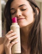 Aveda Cherry Almond Softening Shampoo tápláló sampon a fénylő és selymes hajért 1000 ml