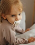 BabyOno Take Care Anatomical Silicone Soothers cumi Day & Night 18m+ 2 db
