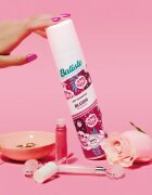 Batiste Blush Flirty Floral száraz sampon dús és fényes hajért 200 ml