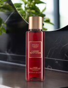 Baylis & Harding The Edit Cherry Temptation parfümözött spray a testre hölgyeknek Cherry Jasmin & Sandalwood 250 ml