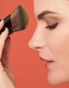 Bobbi Brown Vitamin Enriched Pressed Powder kompakt púder hidratáló hatással árnyalat Yellow 8 g