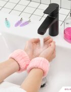 BrushArt Home Salon Wrist wash bands a víz arcmosás közbeni lefolyását megelőző karkötő Pink 2 db