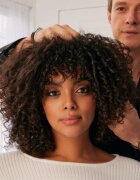 Bumble and Bumble Bb. Curl Light Defining Cream formázó krém a hullámok kiemelésére könnyű fixálás 250 ml