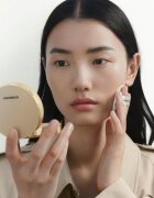 Burberry Beyond Wear Perfecting Matte Cushion tartós alapozó sminkszivaccsal SPF 15 árnyalat Fair Warm 10 14 g