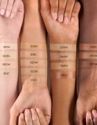 Catrice Instant Bright Serum Concealer élénkítő korrektor hidratáló hatással árnyalat 033C 5 ml