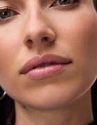 Catrice Jelly Spark Lip Balm tonizáló ajakbalzsam a csillogó fényért árnyalat 030 Glitter BAE 2.5 g