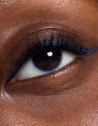 Catrice Jewel Glide Effect Eye Pencil vízálló szemceruza a csillogó fényért árnyalat 030 Midnight Sapphire 1.5 g