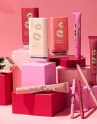 Catrice KISS & GLOW krémes élénkítő készítmény stift árnyalat C01 Aurora Glow 18 g