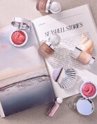 Catrice Seashell Stories highlighter arcra és testre árnyalat C01 Goldplay 30 g