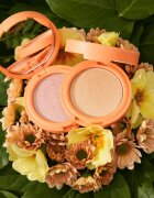 Catrice SEEKING FLOWERS világosító púder árnyalat C02 S-peachless 55 g