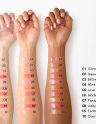 Chantecaille Brilliant Lip Gloss hidratáló ajakfény Charm 3 ml