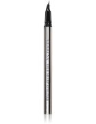Claresa True Sharp Eyeliner ultra-fekete szemhéjtus a hosszan tartó hatásért árnyalat 01 Black 0.5 ml