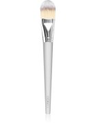 Clinique Foundation Brush make – up ecset 1 db