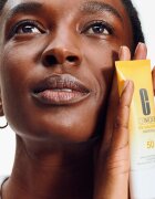 Clinique Sun UV Solutions Mattifying Sunscreen SPF 50 napozókrém arcra mattító hatással 40 ml