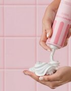 DESERVED Whipped Shower Foam Strawberry Milkshake tusoló hab testre 250 ml