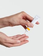 Dr. Hauschka Eye And Lip Care Daily Hydrating Eye Cream nappali hidratáló krém a szem köré 12.5 ml