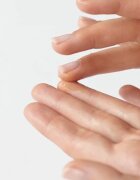 Dr. Hauschka Eye And Lip Care Eye Balm tápláló balzsam a szem köré 10 ml