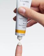 Dr. Hauschka Facial Care Rose Day Cream Light könnyű krém rózsából 30 ml
