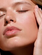 Dr. Hauschka Make-Up Illuminating Fluid folyékony bőrélénkítő 30 ml