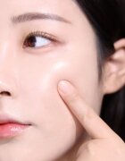 espoir Pro Tailor Foundation Be Glow hidratáló alapozó az élénk bőrért árnyalat 20 Vanilla 30 g