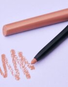 essence 8h Matte Comfort Matt ajakceruza hegyezővel árnyalat 03 Soft Beige 03 g
