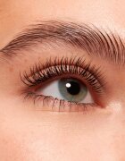 essence All Eyes on Me dúsító göndörítő szempillaspirál mely szétválasztja a pillákat árnyalat 01 Black 8 ml