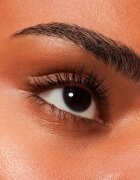 essence All Eyes on Me dúsító göndörítő szempillaspirál mely szétválasztja a pillákat árnyalat 01 Black 8 ml
