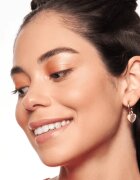 essence BABY GOT GLOW folyékony bőrélénkítő árnyalat 30 Breezy Bronze 10 ml