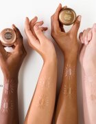 essence BALM OF sunshine élénkítő balzsam arcra és testre árnyalat 10 Obsession de la Lune 16 g