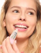 essence Birthday Bomb átlátszó szájfény a csillogó fényért árnyalat 01 Cake My Day! 10 ml