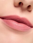 essence Blur Soufflé mattító folyékony rúzs árnyalat 09 Ghost Typing 3.6 ml