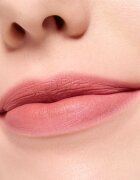 essence Blur Soufflé mattító folyékony rúzs árnyalat 10 Status Toast 3.6 ml