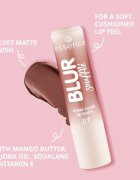 essence Blur Soufflé tonizáló ajakbalzsam matt hatással árnyalat 01 Nude Beige 3 g