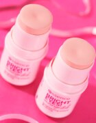 essence BRIGHT EYES! bőrélénkítő ceruza szemre árnyalat 01 Soft Rose 5.5 ml