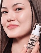 essence BRIGHTEN UP! Perfecting Primer folyékony alapozó bázis make-up alá árnyalat 01 Light Beige 20 ml