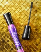 essence call me QUEEN Műszempilla hatású szempillaspirál árnyalat Black 115 ml