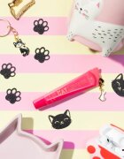 essence DOG GANG OR CAT CREW?!? CAT LOVERS tonizáló ajakbalzsam peptidekkel árnyalat 01 Little Paw 13 ml