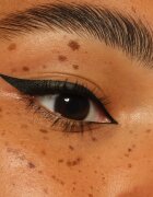essence Eyeliner Pen Szemceruza a hosszan tartó hatásért 1.2 ml
