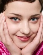essence Eyeliner Pen Szemceruza a hosszan tartó hatásért 1.2 ml