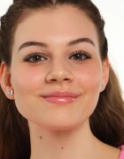 essence GLOWcerin ajakbalzsam glicerinnel árnyalat Glow Me Maybe 12 g