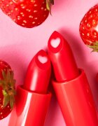 essence HEART CORE ajakbalzsam árnyalat 02 Strawberry 3 g